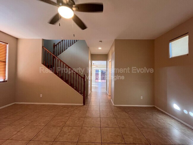 14707 West Poinsettia Drive, Surprise, AZ 85379 photo 4