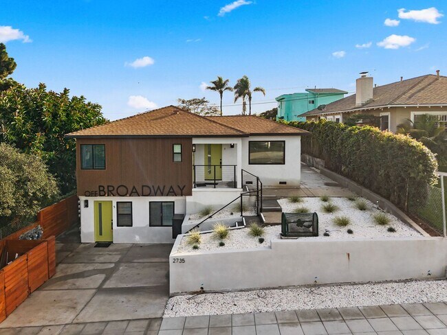 2735 Broadway San Diego, CA 92102 photo 3