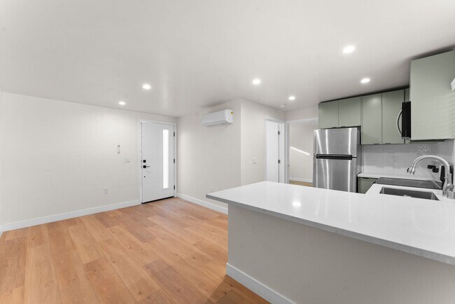 2735 Broadway San Diego, CA 92102 photo 5