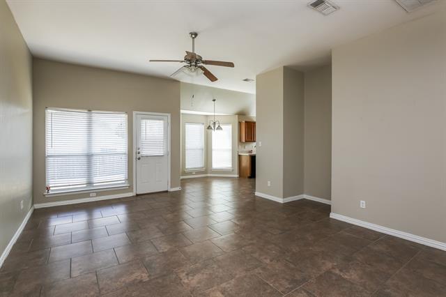 125 Currie Ct Crowley, TX 76036 photo 2