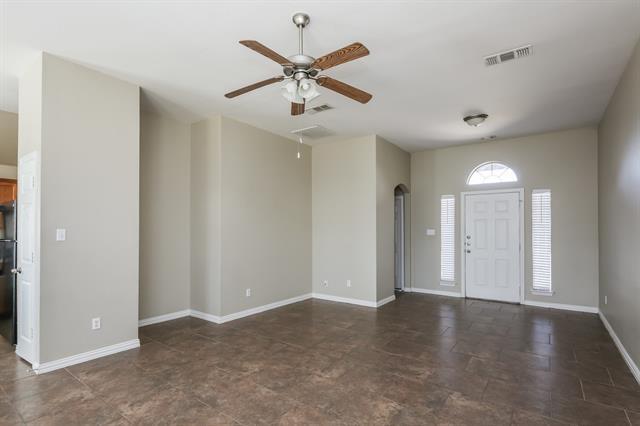 125 Currie Ct Crowley, TX 76036 photo 4