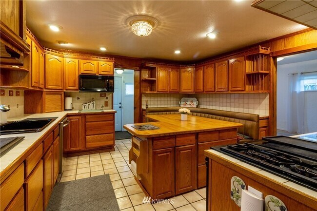 402 S 58th St Tacoma, WA 98408 photo 2