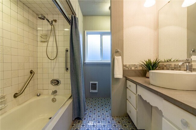 402 S 58th St Tacoma, WA 98408 photo 3