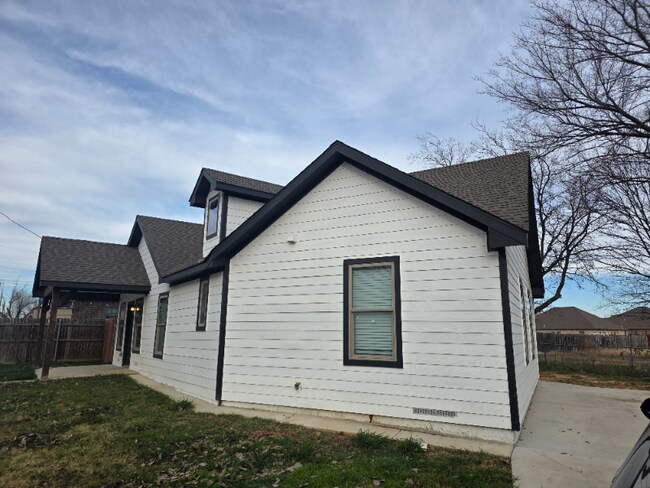 1650 Ruthdale Dr Fort Worth, TX 76134 photo 2