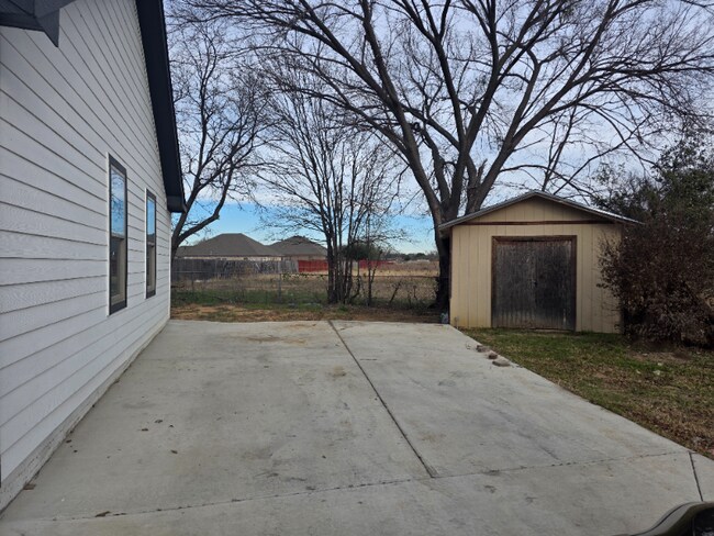 1650 Ruthdale Dr Fort Worth, TX 76134 photo 3