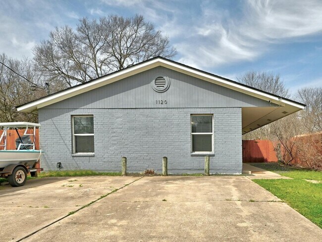 1120 Estes Ave Austin, TX 78721 photo 2