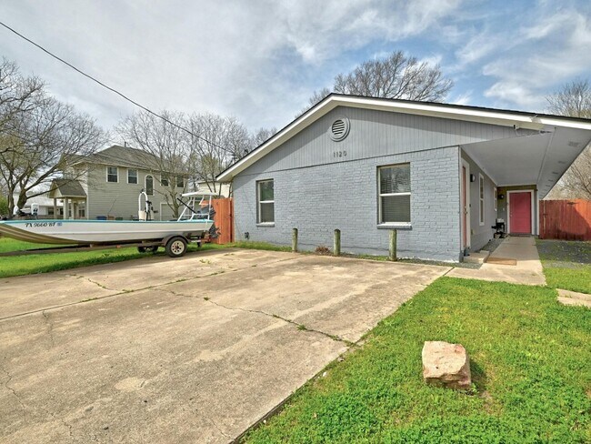1120 Estes Ave Austin, TX 78721 photo 3