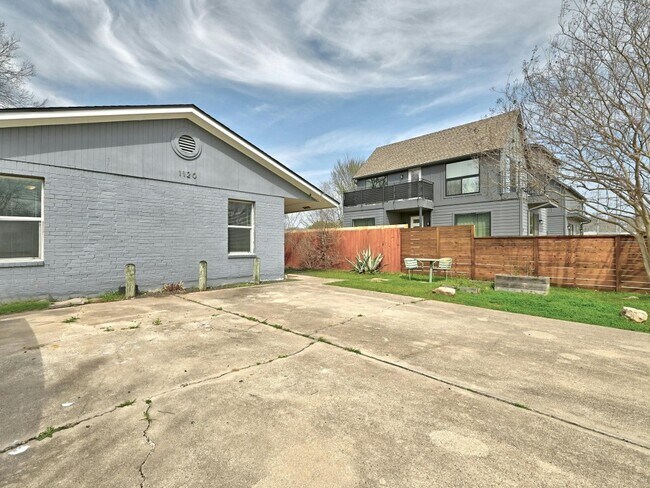 1120 Estes Ave Austin, TX 78721 photo 4