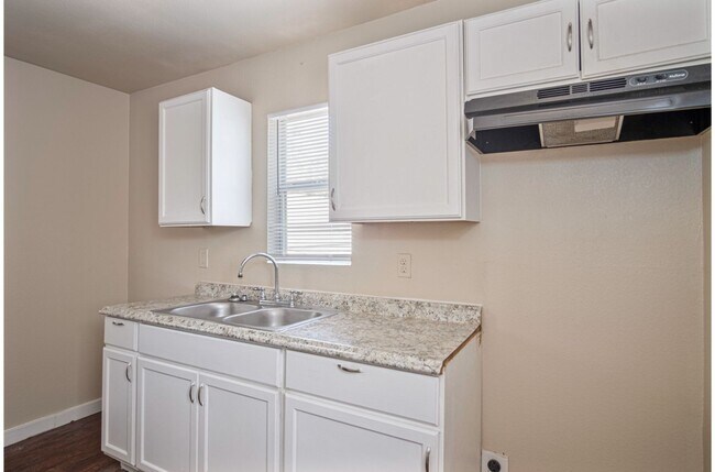 526 Cooper St San Antonio, TX 78210 photo 2