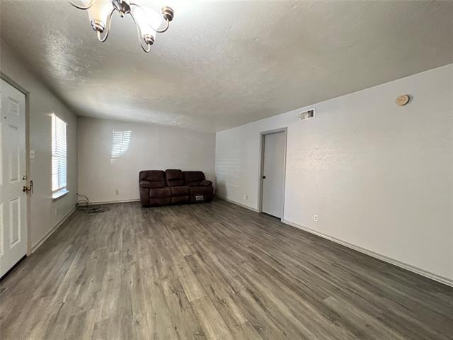 1108 N Elm St Denton, TX 76201 photo 4
