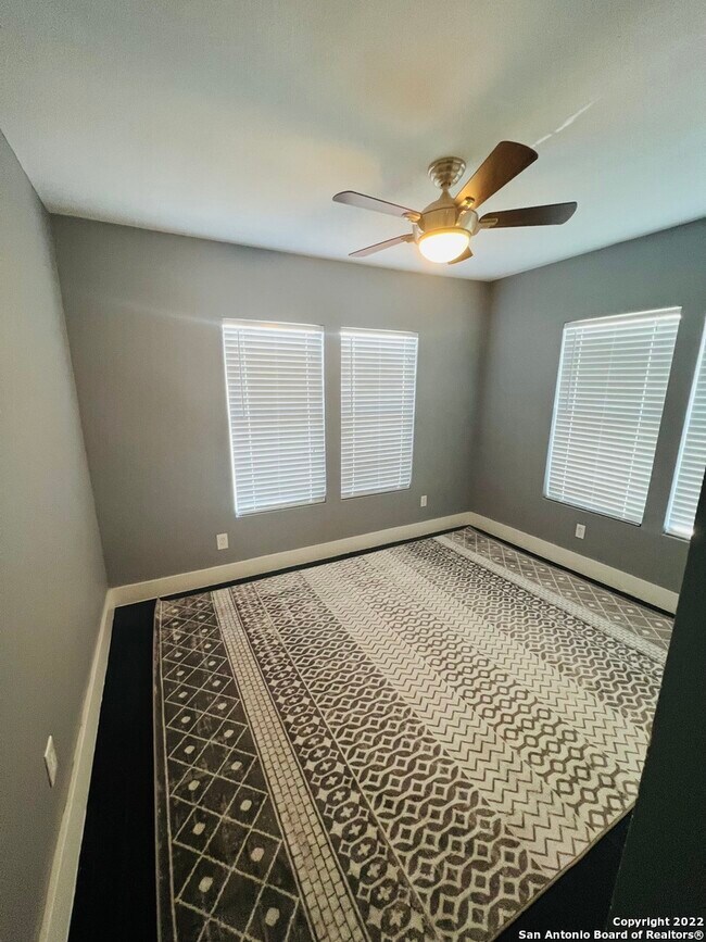 210 Pruitt Ave San Antonio, TX 78204 photo 4