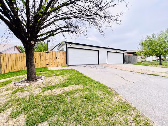 8433 Dixon Ridge Dr San Antonio, TX 78239 photo 2