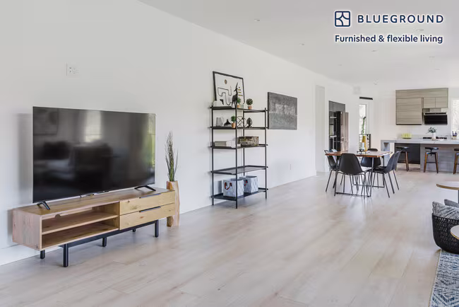 6380 Westover Dr Oakland, CA 94611 photo 4