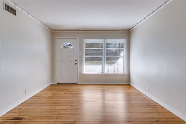 3227 San Vicente Ave Dallas, TX 75228 photo 2