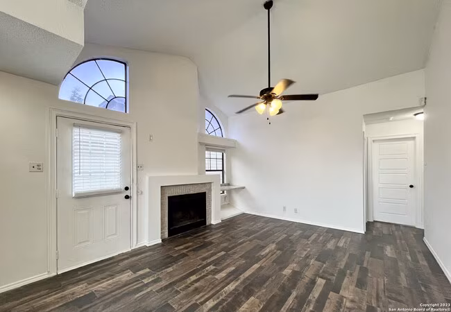 6311 Village Cliff Vlg San Antonio, TX 78250 photo 3