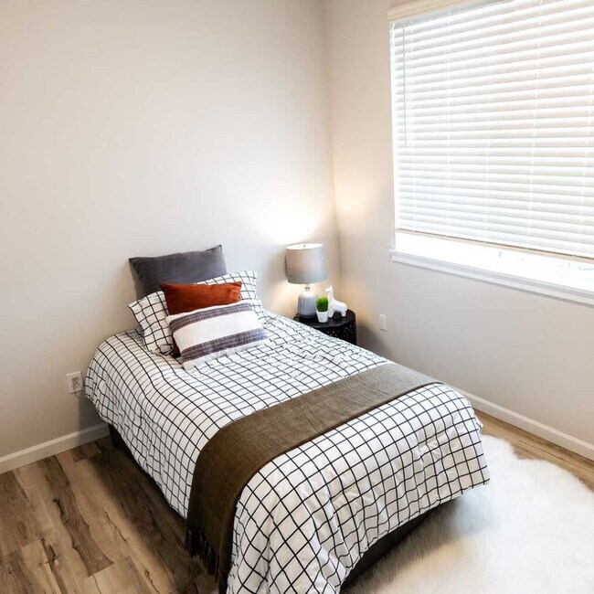 4315 S Alder photo 2