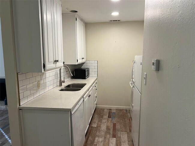 2529 Rio Grande St Austin, TX 78705 photo 5