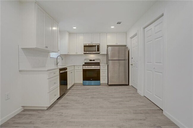 4917 Fort Clark Dr Austin, TX 78745 photo 4