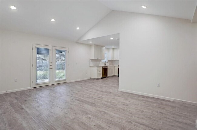 4917 Fort Clark Dr Austin, TX 78745 photo 3