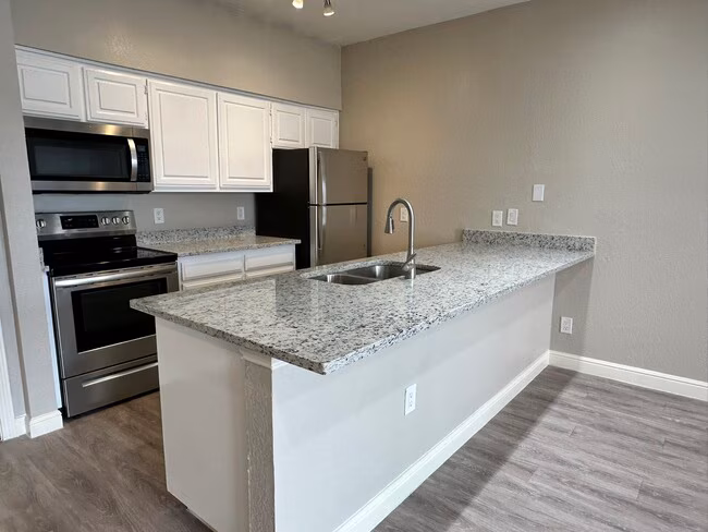 Towne Square Condos photo 2