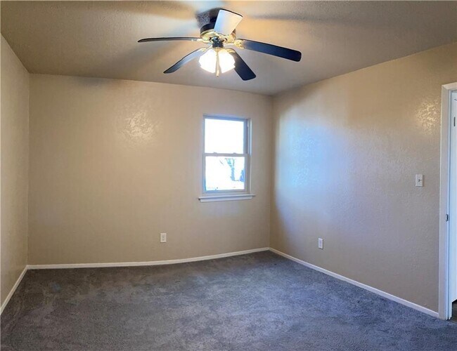2205 Winchester Dr Georgetown, TX 78626 photo 2
