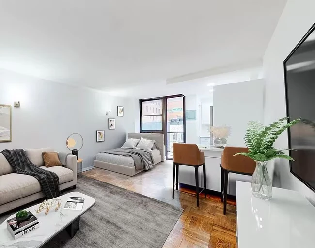 165 E 35th St New York, NY 10016 photo 2
