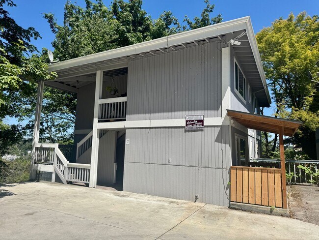1701 Sturgus Ave S Seattle, WA 98144 photo 2
