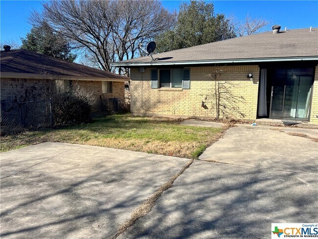 917 Westpoint St Temple, TX 76504 photo 2