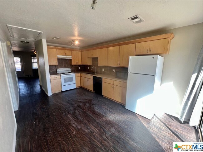 917 Westpoint St Temple, TX 76504 photo 5