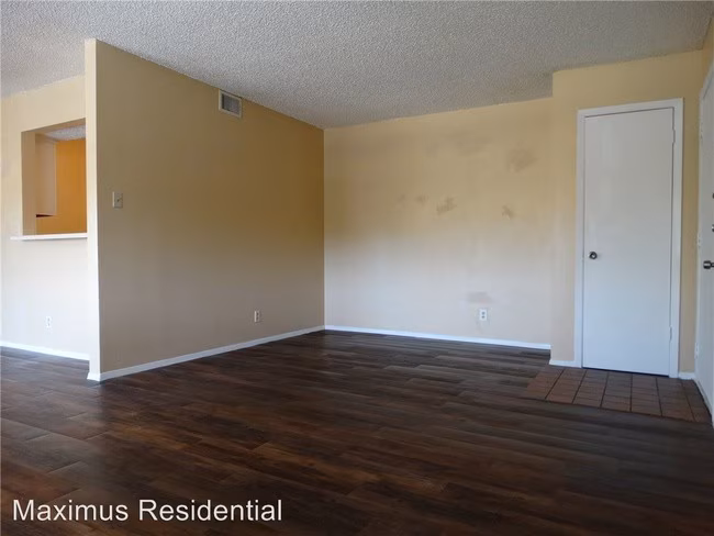 8905 Parkfield Dr Austin, TX 78758 photo 3