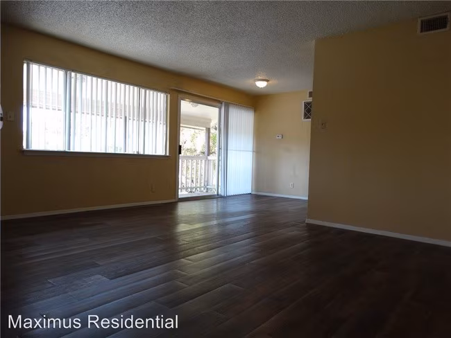 8905 Parkfield Dr Austin, TX 78758 photo 2
