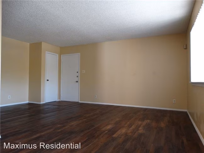 8905 Parkfield Dr Austin, TX 78758 photo 4