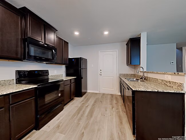 3230 Begonia Bend San Antonio, TX 78222 photo 4
