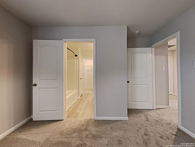 3230 Begonia Bend San Antonio, TX 78222 photo 2