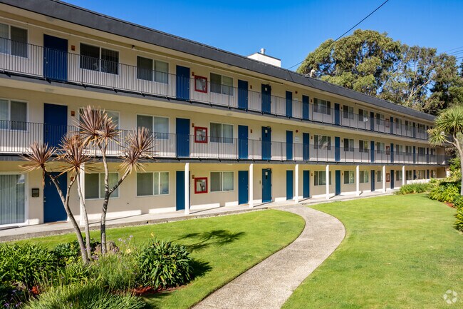 Pacific View Apartments photo 2