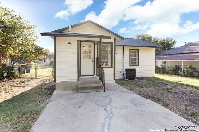 143 Loma Park Dr San Antonio, TX 78228 photo 4