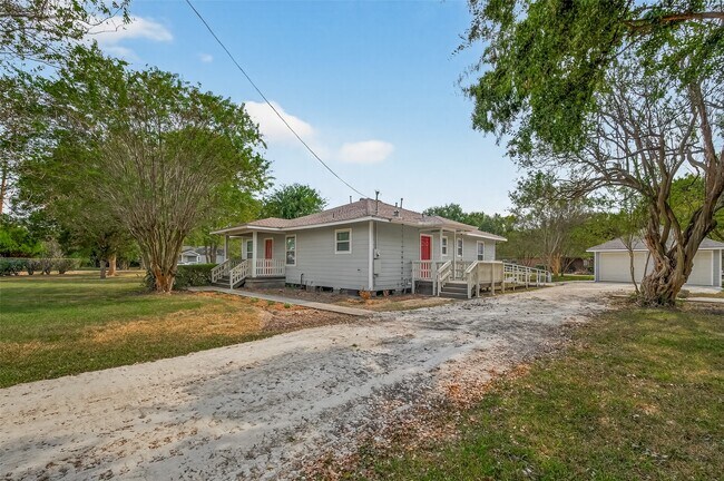 6928 Apache Street, Houston, TX 77028 photo 2