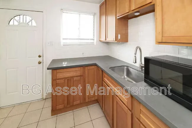 1403 Carlson Blvd Richmond, CA 94804 photo 4