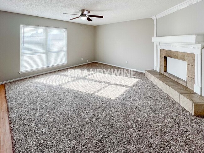 553 Edwards Dr Saginaw, TX 76179 photo 3