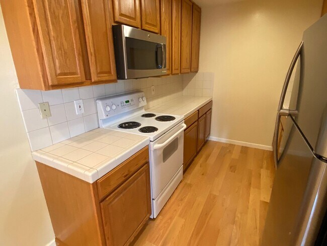 2530 Hawkington Court, Santa Clara, CA 95051 photo 4