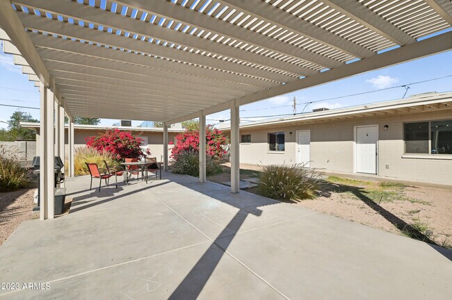 3949 E Earll Dr Phoenix, AZ 85018 photo 4