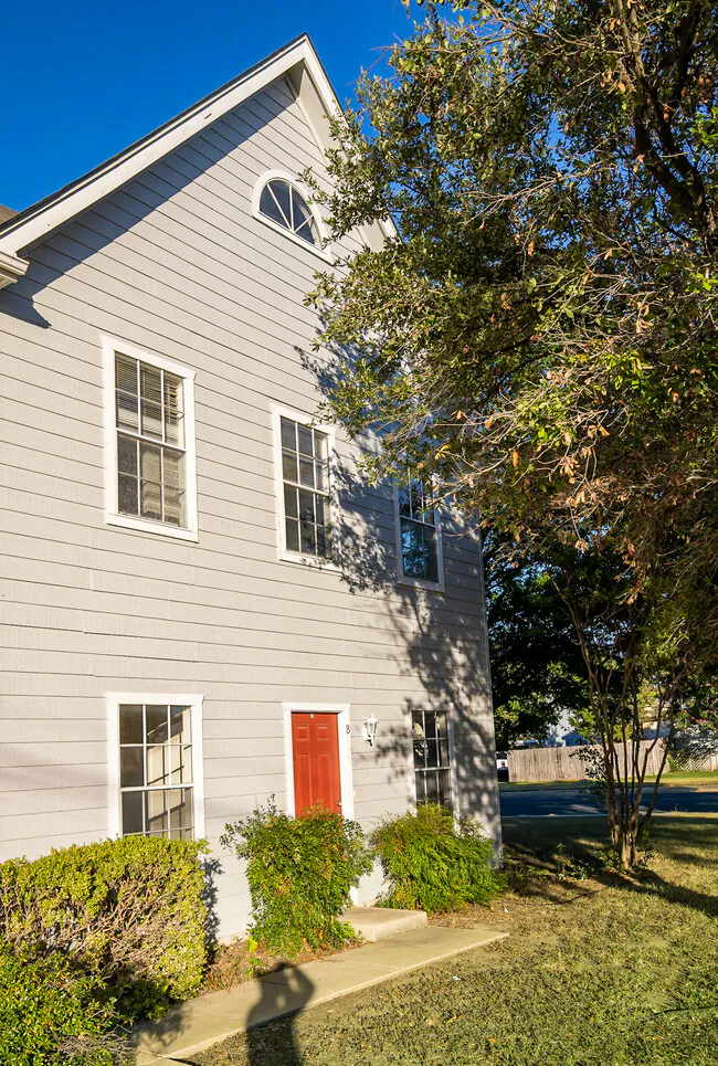 3001 Whisper Oaks Ln Georgetown, TX 78628 photo 2