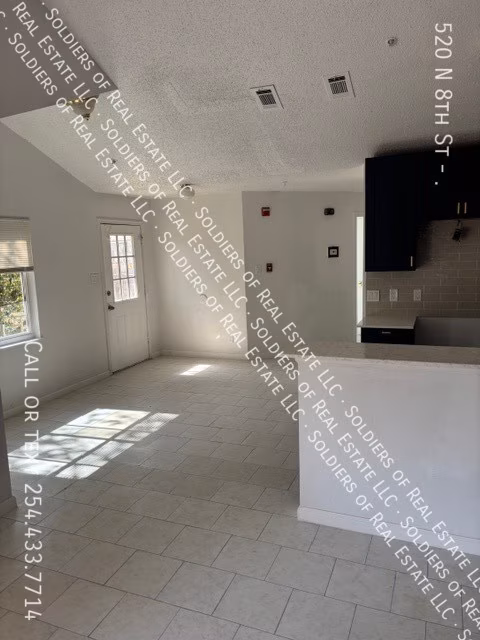 520 N 8th St Temple, TX 76501 photo 3
