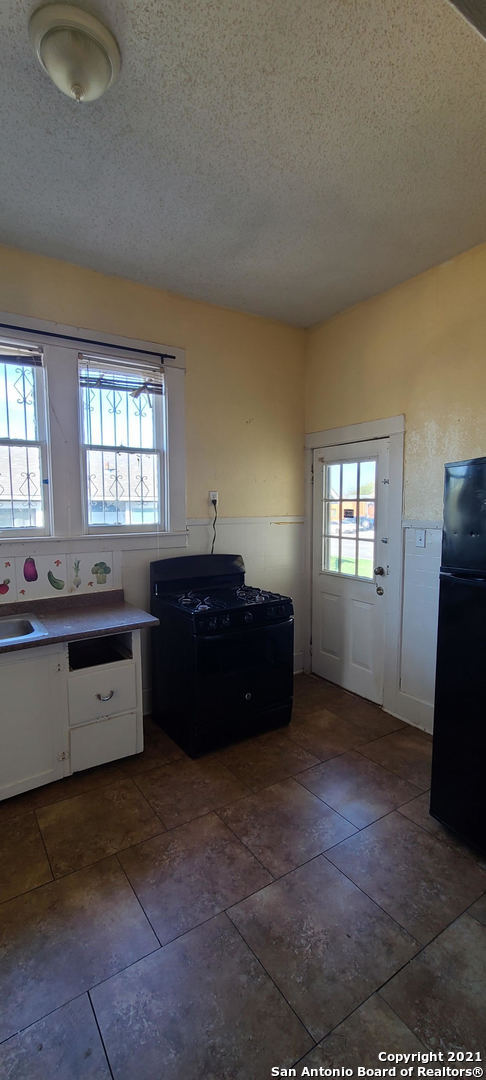 1108 Fresno St San Antonio, TX 78201 photo 4