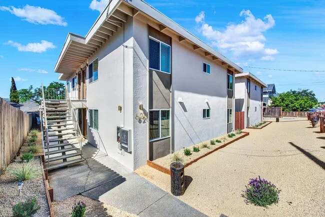 610 Military E Benicia, CA 94510 photo 2