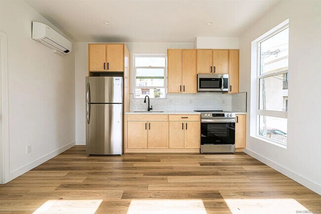 2945 B St San Diego, CA 92102 photo 5