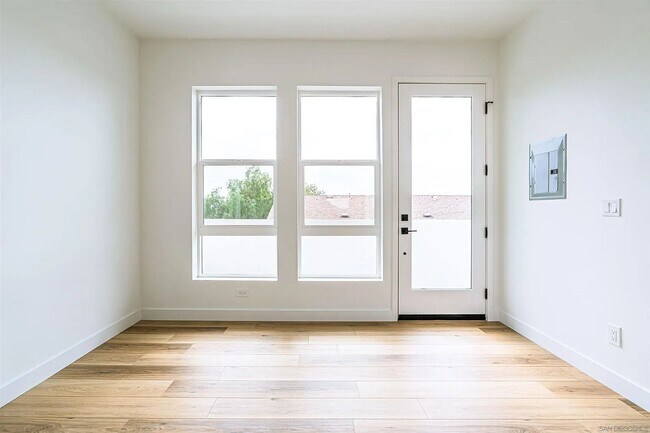 2945 B St San Diego, CA 92102 photo 4