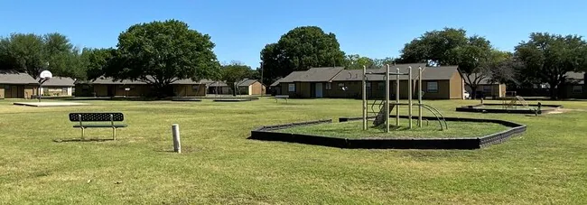 101 Glenbrook Dr E New Braunfels, TX 78130 photo 2