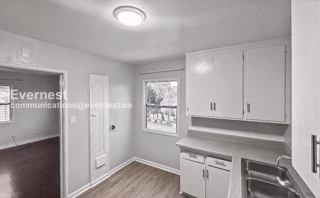 6618 Laird Ave Oakland, CA 94605 photo 5