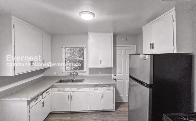 6618 Laird Ave Oakland, CA 94605 photo 3